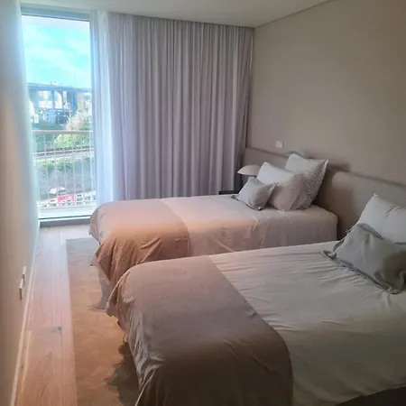 2br Skyline Serenity By S Soares アパート
